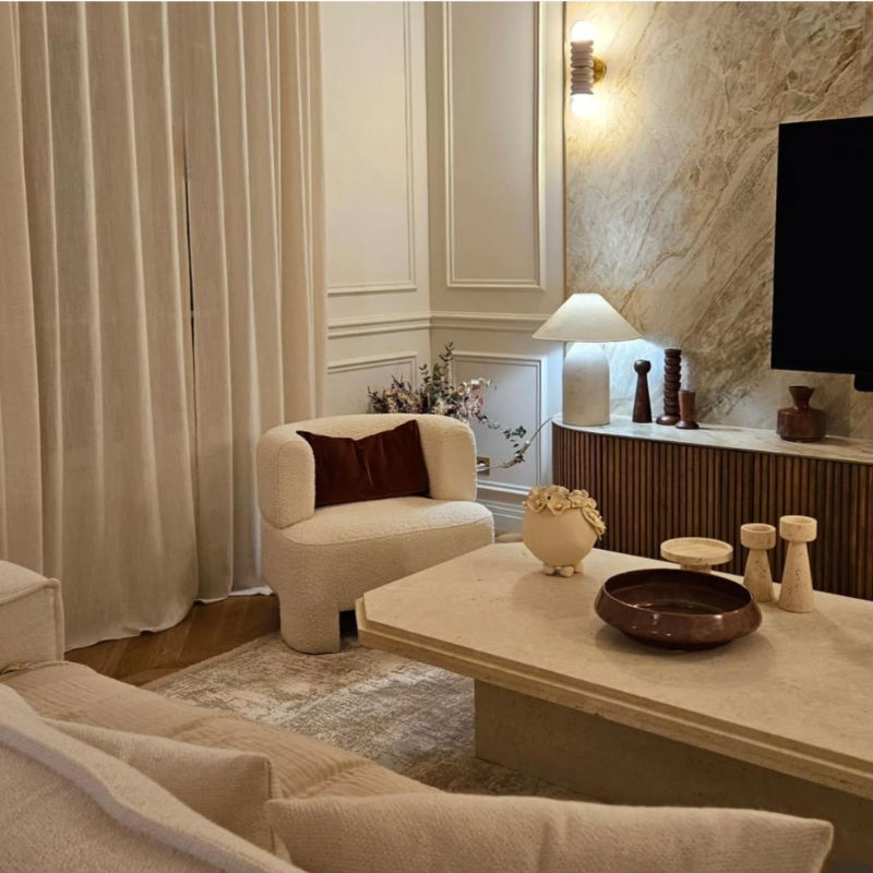Magnifique rénovation d'appartement à Cannes avec ce salon bien agencé