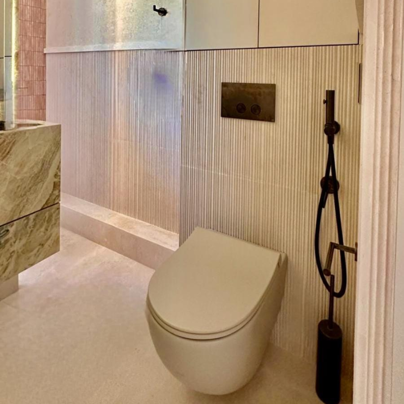 WC Rénové par notre entreprise de rénovation à Cannes