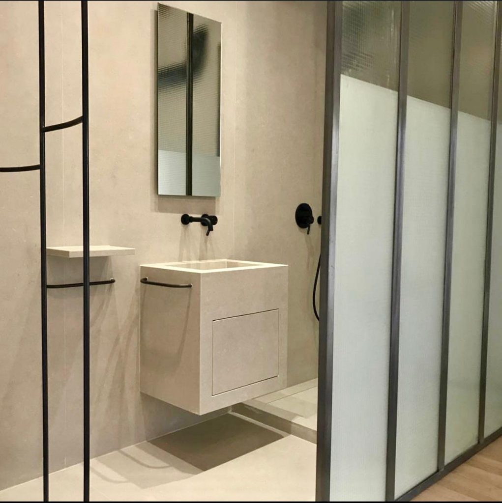 salle de bain rénovée par entreprise de renovation cannes